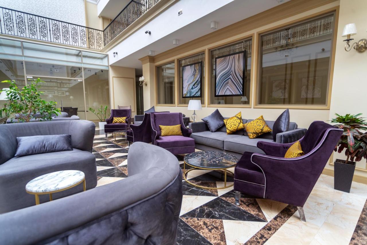 Royal Bv Hotel Ustʼ-Kamenogorsk Exterior foto