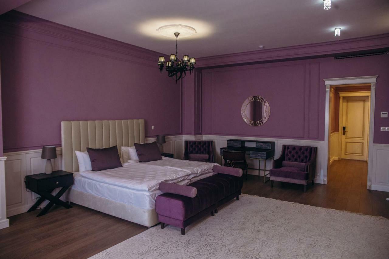 Royal Bv Hotel Ustʼ-Kamenogorsk Exterior foto